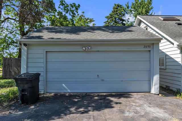 2890 Beland Avenue, Keego Harbor, MI 48320
