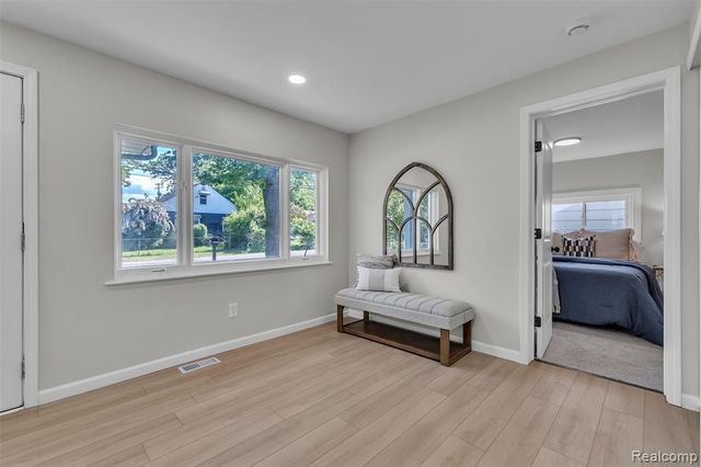 2890 Beland Avenue, Keego Harbor, MI 48320