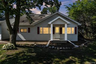 2890 Beland Avenue, Keego Harbor, MI 48320