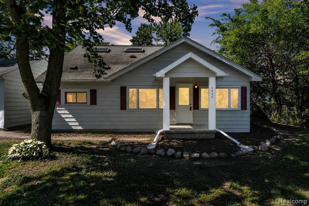 2890 Beland Avenue, Keego Harbor, MI 48320