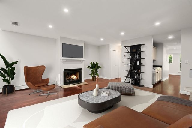 171 Swanton St 7, Winchester, MA 01890