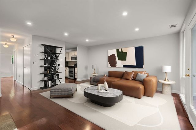 171 Swanton St 7, Winchester, MA 01890