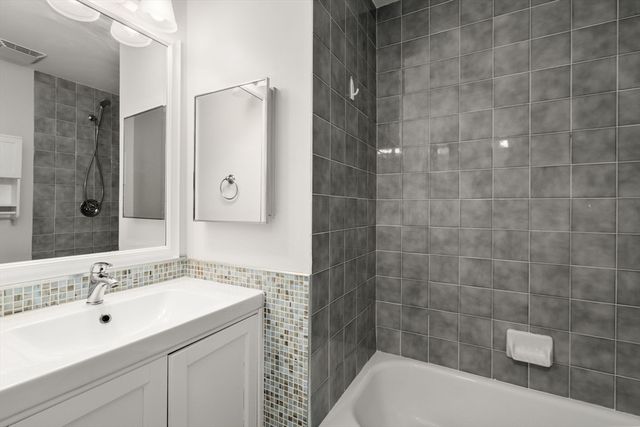 171 Swanton St 7, Winchester, MA 01890