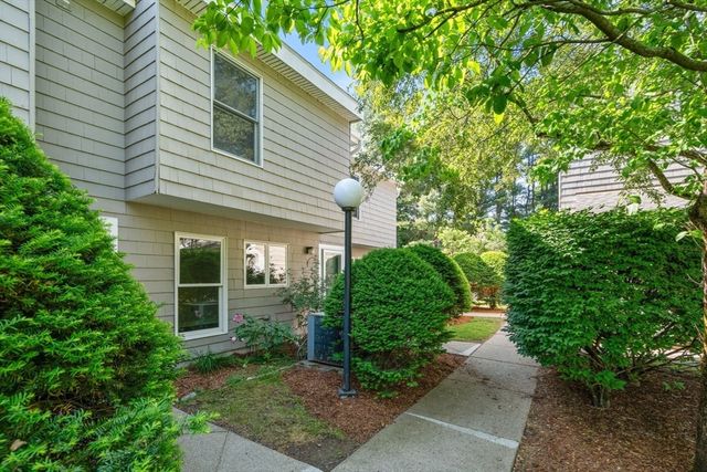 171 Swanton St 7, Winchester, MA 01890