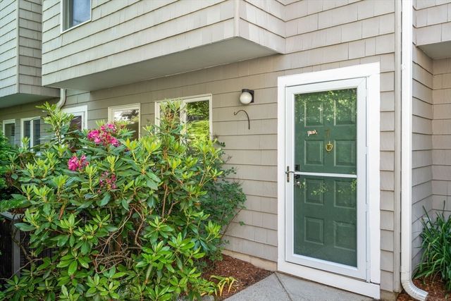 171 Swanton St 7, Winchester, MA 01890