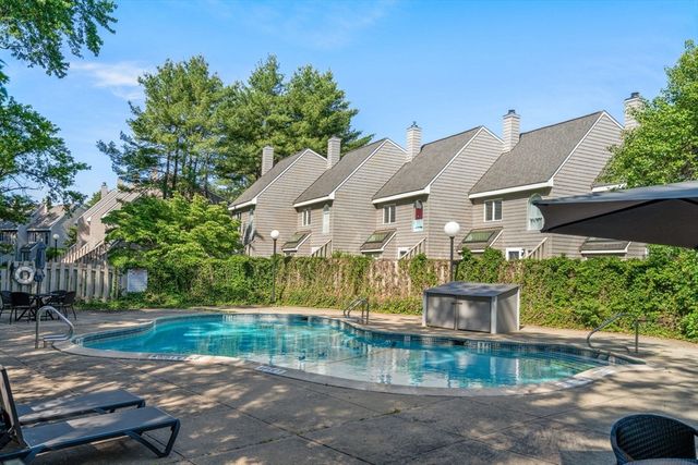 171 Swanton St 7, Winchester, MA 01890