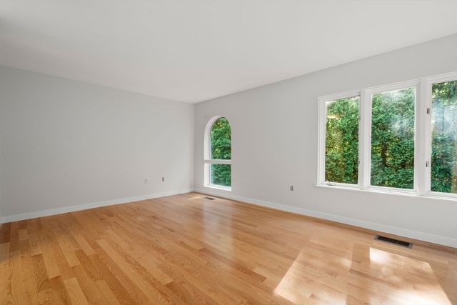 171 Swanton St 7, Winchester, MA 01890
