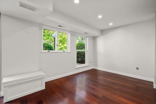171 Swanton St 7, Winchester, MA 01890