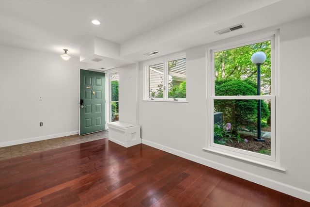 171 Swanton St 7, Winchester, MA 01890