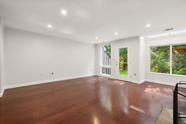 171 Swanton St 7, Winchester, MA 01890