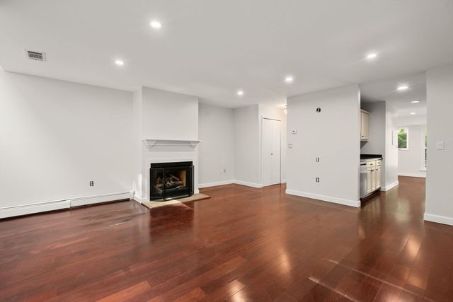 171 Swanton St 7, Winchester, MA 01890