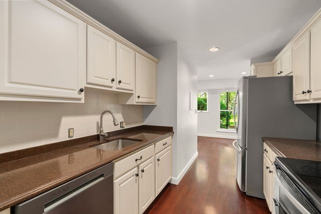 171 Swanton St 7, Winchester, MA 01890