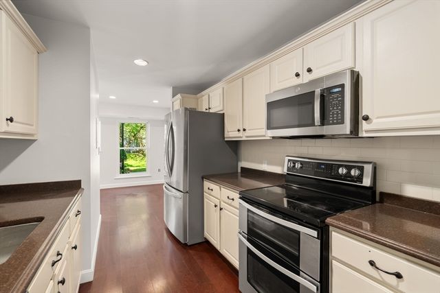 171 Swanton St 7, Winchester, MA 01890