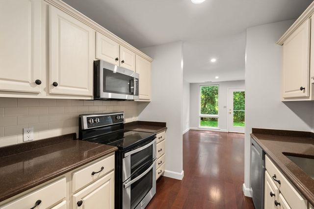 171 Swanton St 7, Winchester, MA 01890
