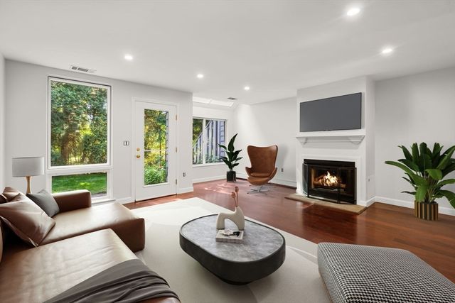 171 Swanton St 7, Winchester, MA 01890