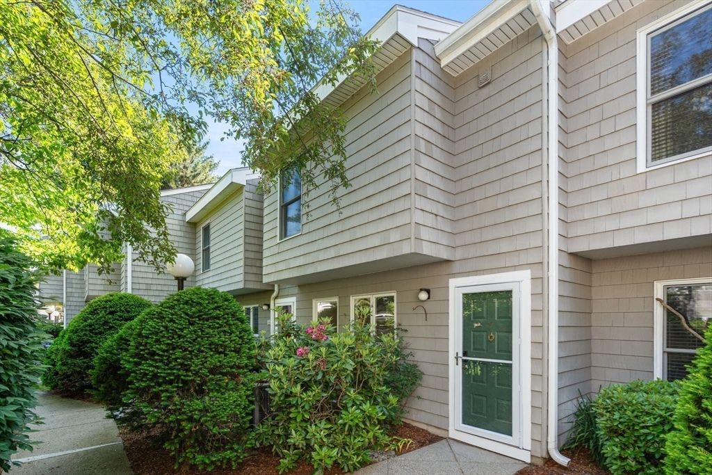 171 Swanton St 7, Winchester, MA 01890