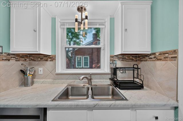 3555 Syracuse Street, Dearborn, MI 48124