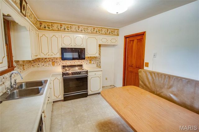 1361 Biscay Drive, Edwardsville, IL 62025