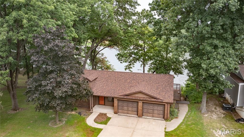 Image 1 of property listing at 1361 Biscay Drive, Edwardsville, IL 62025