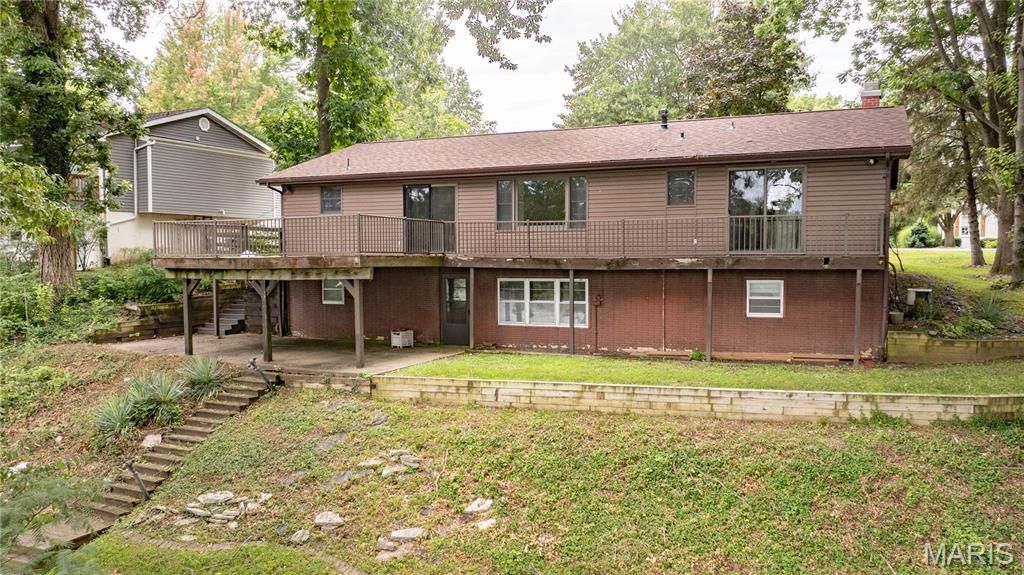 Image 2 of property listing at 1361 Biscay Drive, Edwardsville, IL 62025