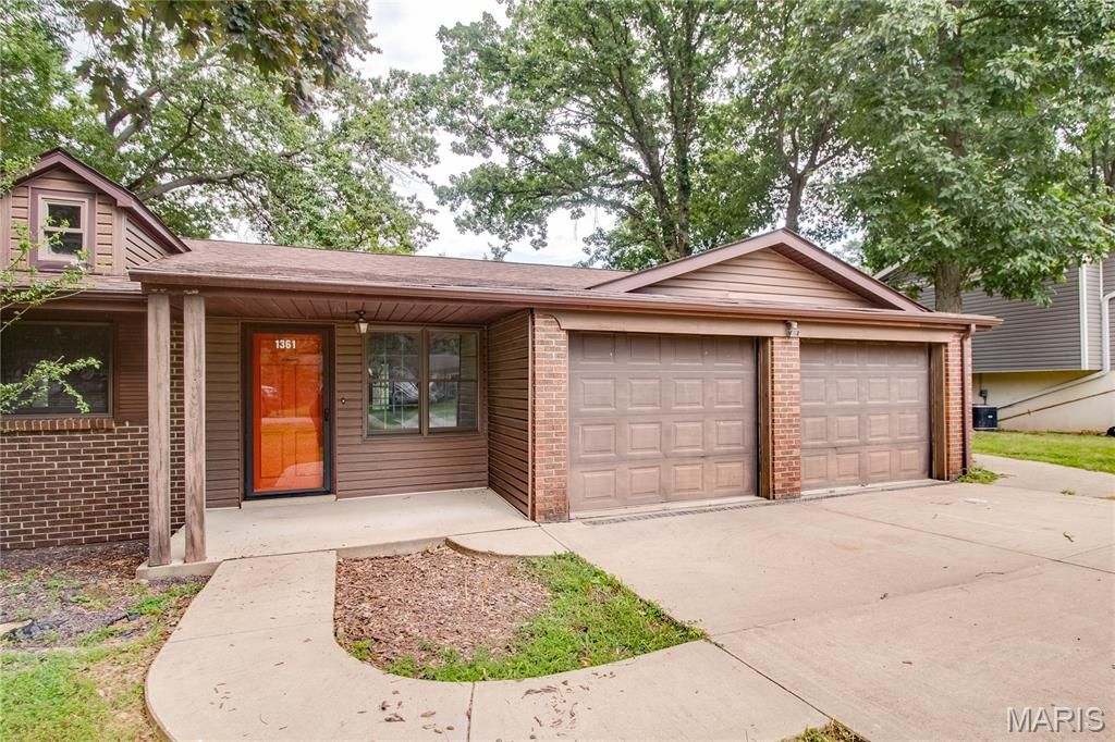 Image 13 of property listing at 1361 Biscay Drive, Edwardsville, IL 62025