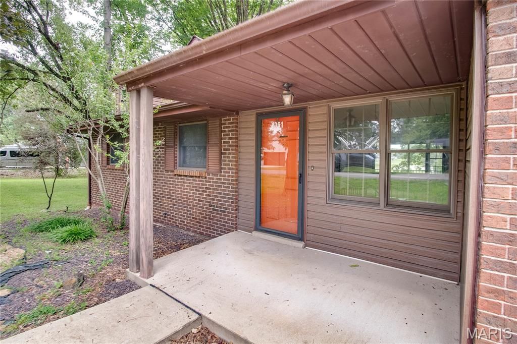 Image 14 of property listing at 1361 Biscay Drive, Edwardsville, IL 62025