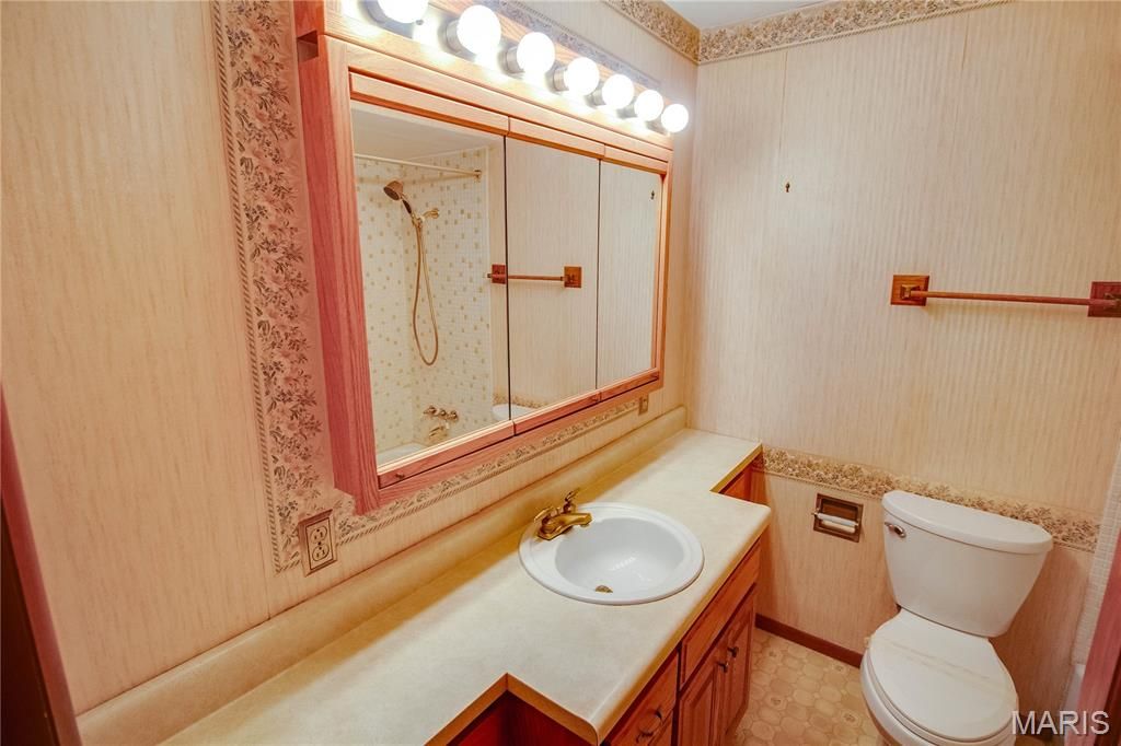 Image 23 of property listing at 1361 Biscay Drive, Edwardsville, IL 62025