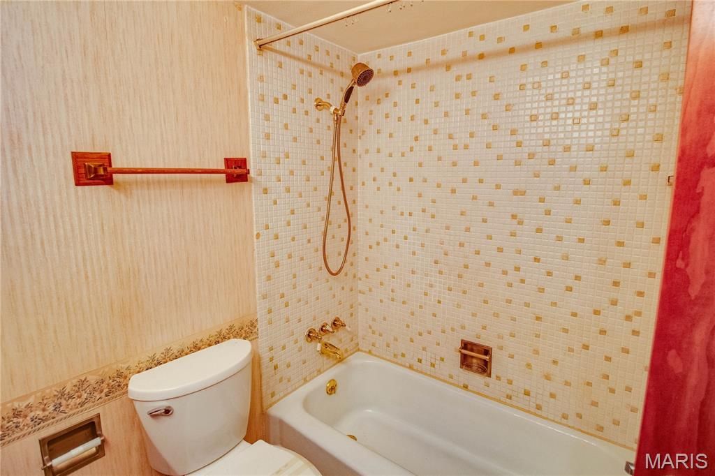 Image 24 of property listing at 1361 Biscay Drive, Edwardsville, IL 62025