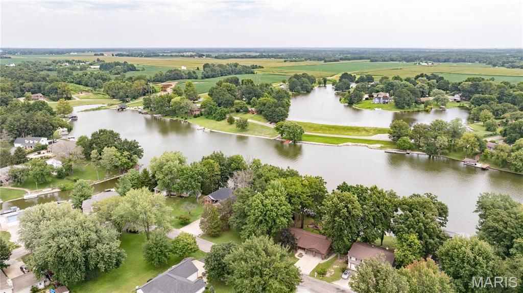 Image 4 of property listing at 1361 Biscay Drive, Edwardsville, IL 62025