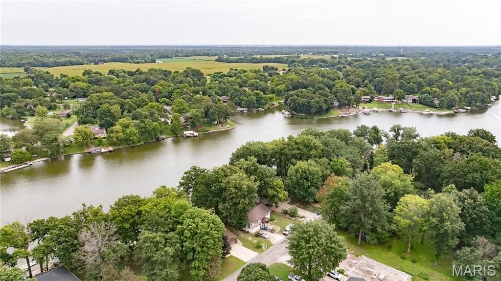 Image 5 of property listing at 1361 Biscay Drive, Edwardsville, IL 62025