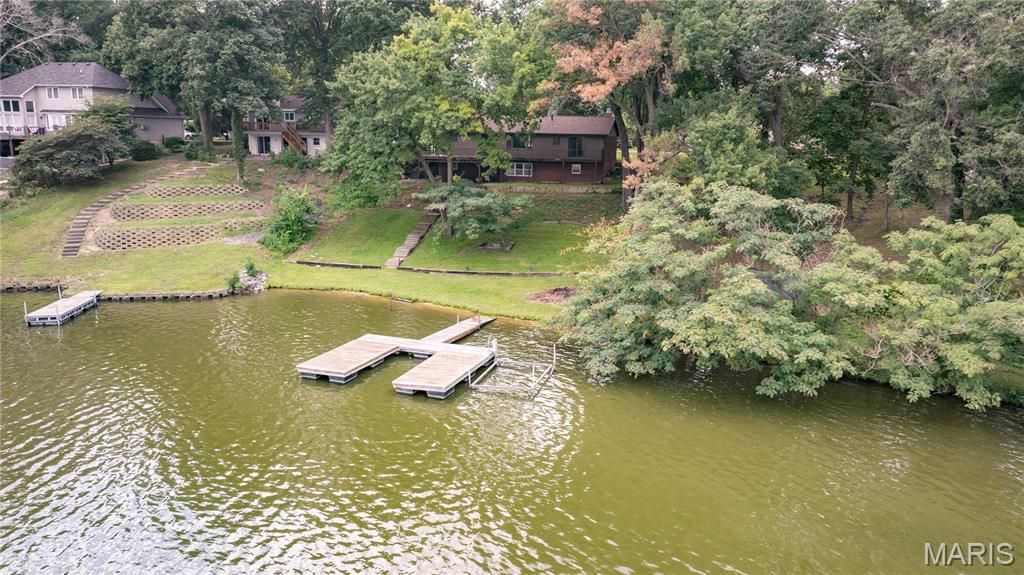Image 6 of property listing at 1361 Biscay Drive, Edwardsville, IL 62025