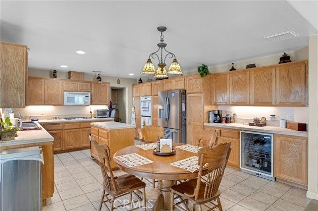 25850 Mountain View, Apple Valley, CA 92308