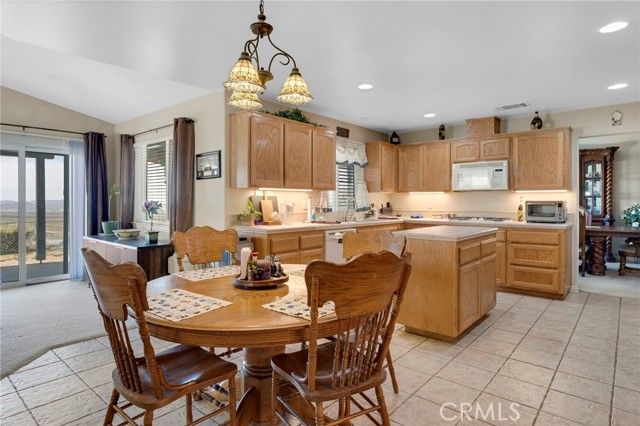 25850 Mountain View, Apple Valley, CA 92308