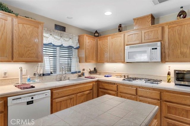25850 Mountain View, Apple Valley, CA 92308