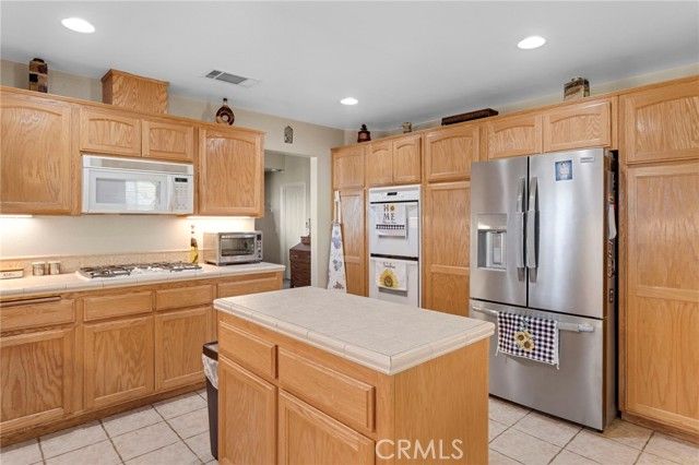 25850 Mountain View, Apple Valley, CA 92308