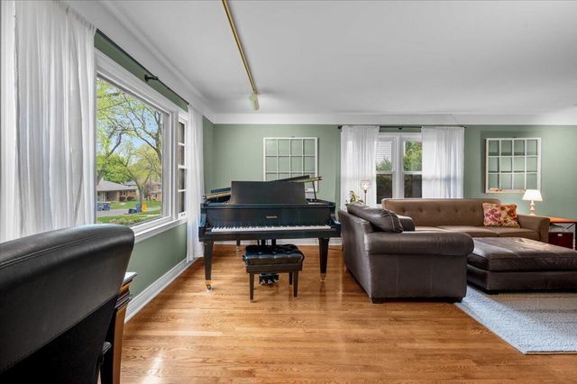 1730 Cambridge Drive SE, Grand Rapids, MI 49506