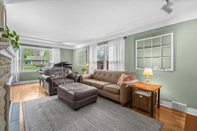 1730 Cambridge Drive SE, Grand Rapids, MI 49506