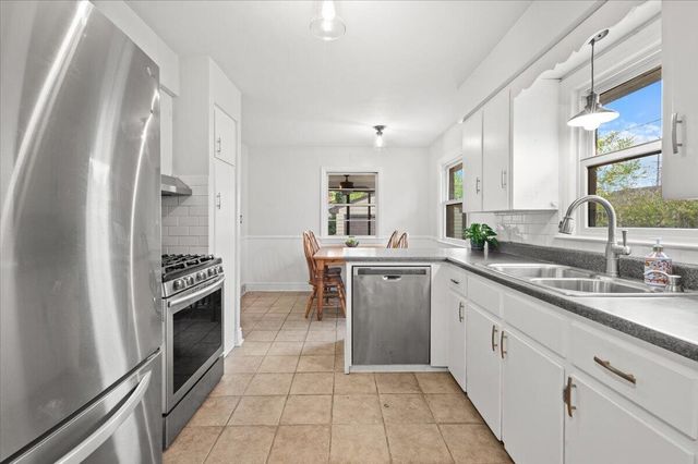 1730 Cambridge Drive SE, Grand Rapids, MI 49506