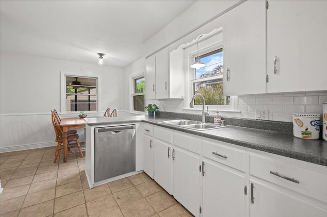 1730 Cambridge Drive SE, Grand Rapids, MI 49506