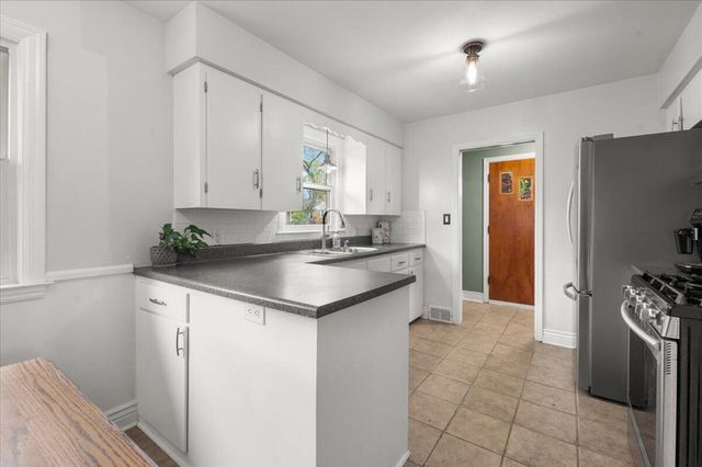 1730 Cambridge Drive SE, Grand Rapids, MI 49506