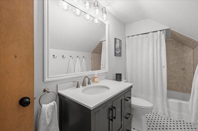 1730 Cambridge Drive SE, Grand Rapids, MI 49506