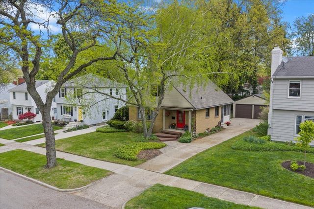 1730 Cambridge Drive SE, Grand Rapids, MI 49506