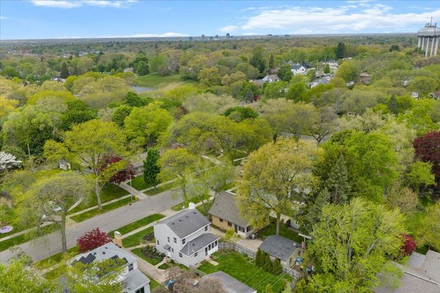 1730 Cambridge Drive SE, Grand Rapids, MI 49506