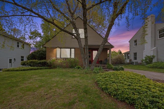 1730 Cambridge Drive SE, Grand Rapids, MI 49506