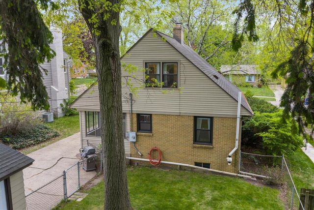 1730 Cambridge Drive SE, Grand Rapids, MI 49506