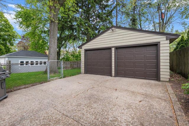 1730 Cambridge Drive SE, Grand Rapids, MI 49506