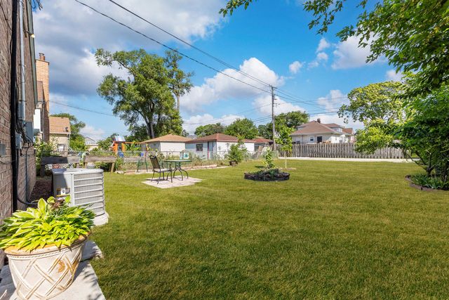 8022 42nd Street, Lyons, IL 60534