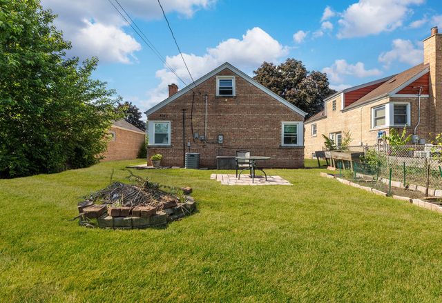 8022 42nd Street, Lyons, IL 60534