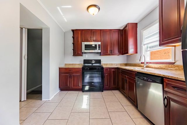 8022 42nd Street, Lyons, IL 60534