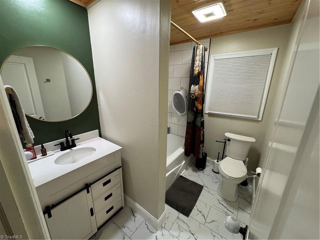 3338 Oliver Hills Road, Greensboro, NC 27406